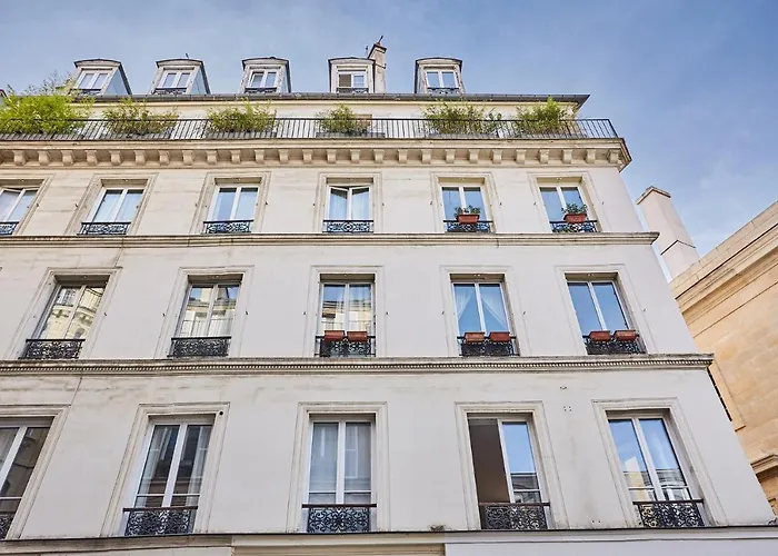 Apartment Center Of Paris By Studio Prestige